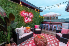 Dolly Den - Walk to Bars Ping Pong Rooftop Patio